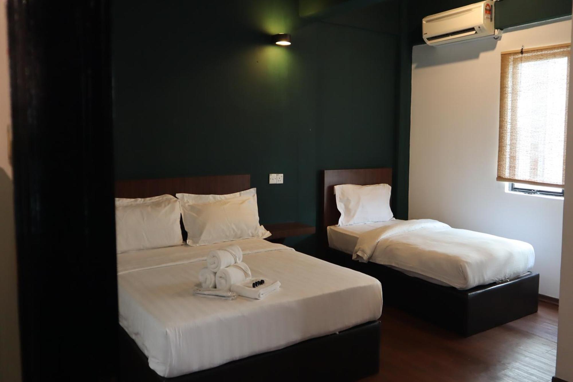 Room V at Kluang Parade Bagian luar foto